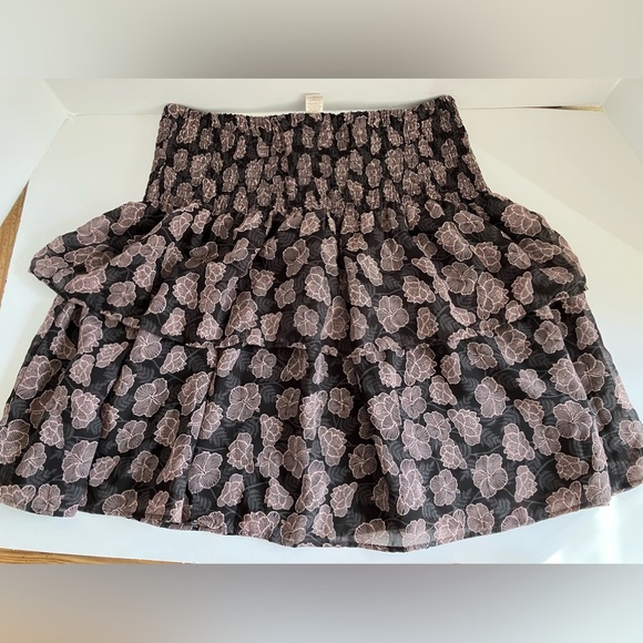 Loft Womens Kneel Length Skirt, Size M, Gray with Pink Blossoms - Picture 1 of 4